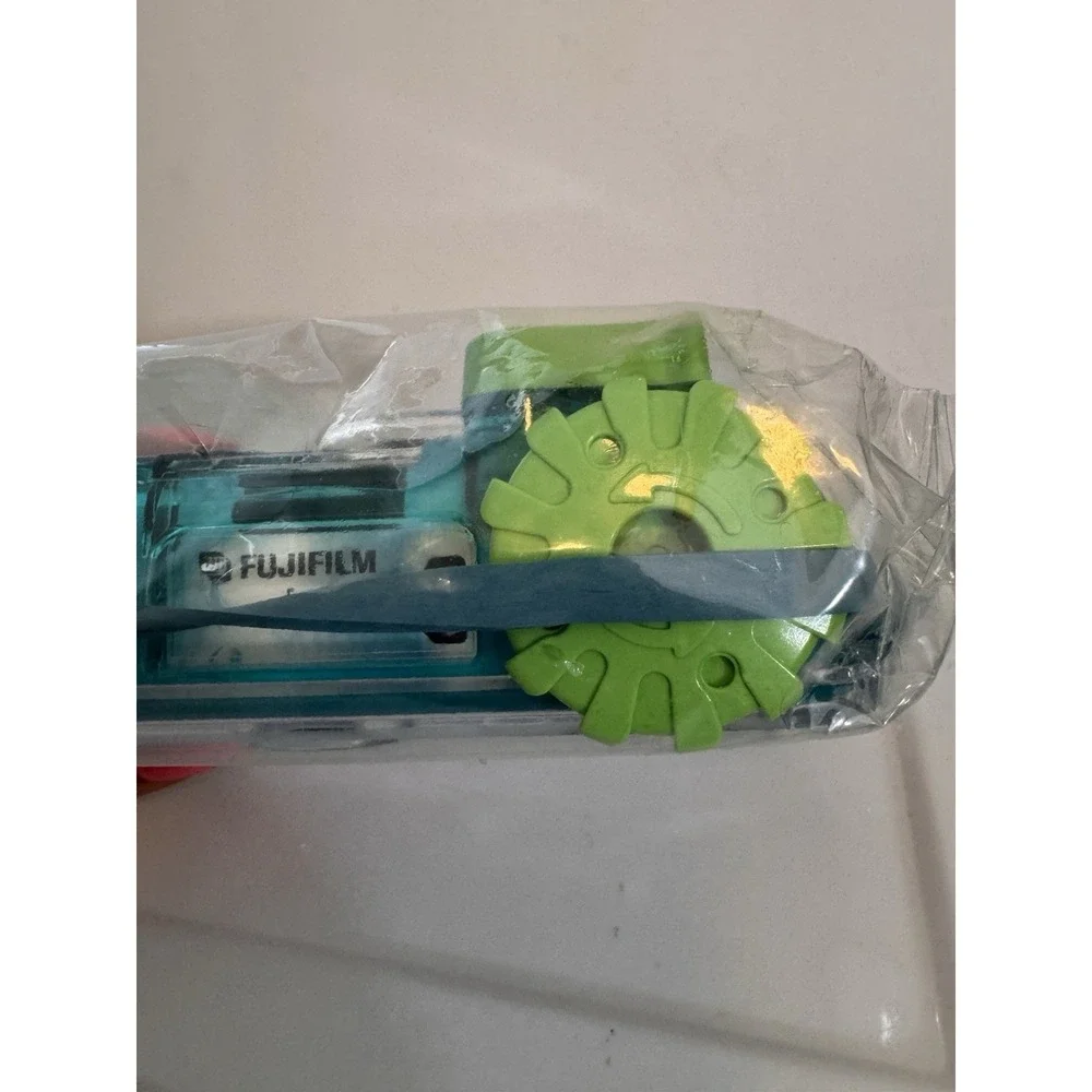 Fujifilm Quicksnap Waterproof One Time 35mm Camera 27 Exposures Open box